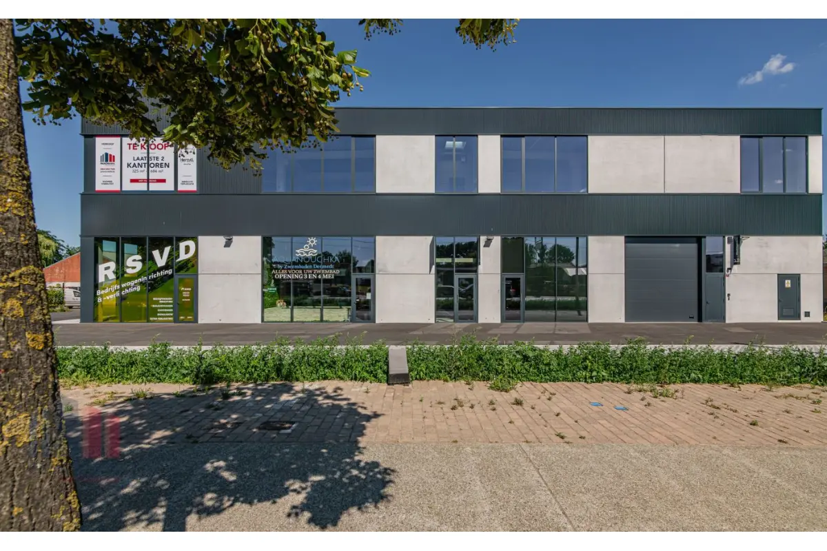 Handelszaak te  koop in Hooglede 8830 580000.00€  slaapkamers 325.00m² - Zoekertje 530461