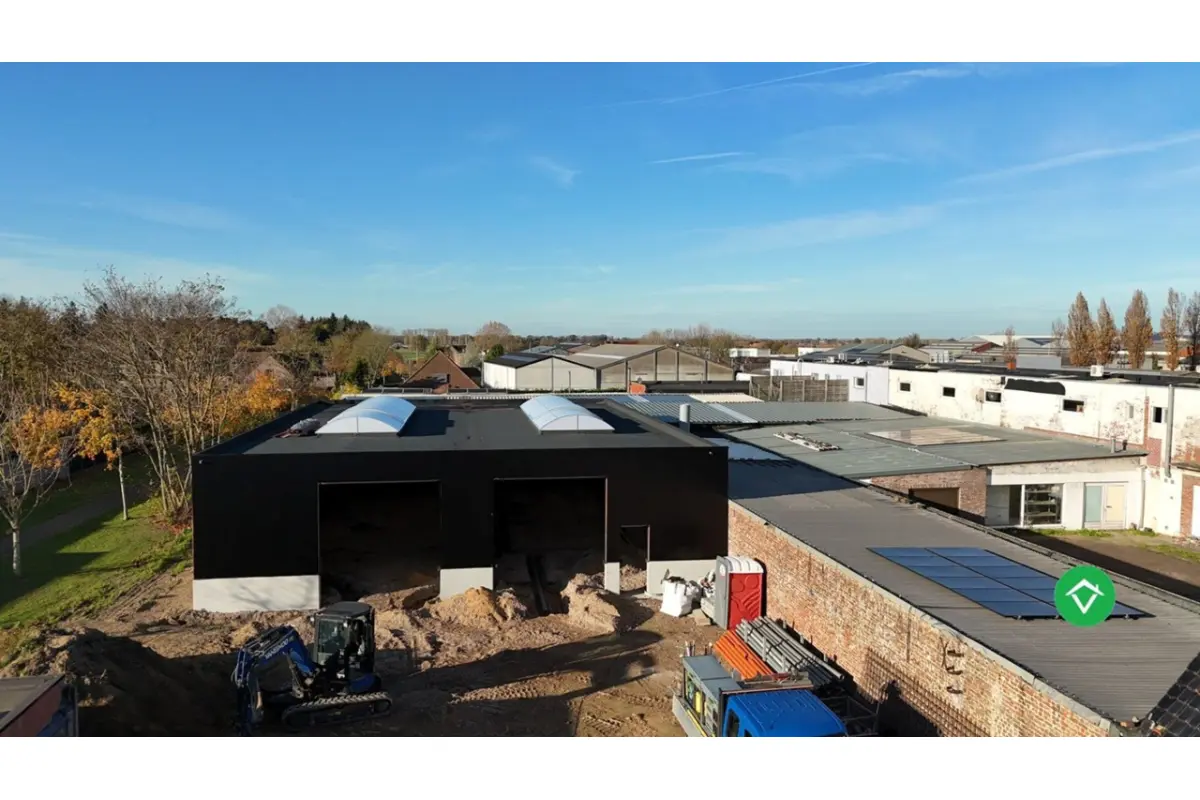 Handelszaak te  koop in Ichtegem 8480 305000.00€  slaapkamers 216.00m² - Zoekertje 530775