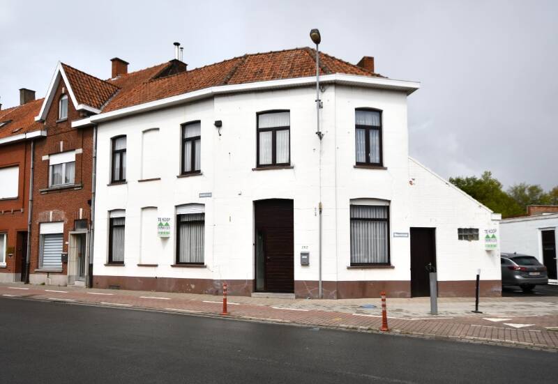 Huis te koop in Roeselare 8800 149000.00€ 4 slaapkamers 204.00m² - Zoekertje 531706