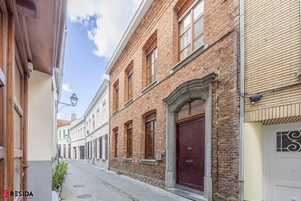 Huis te koop in Kortrijk 8500 445000.00€ 5 slaapkamers 275.00m² - Zoekertje 532487