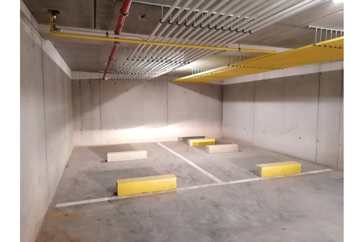 Parking & garage te  huur in Brugge 8000 65.00€  slaapkamers m² - Zoekertje 532727