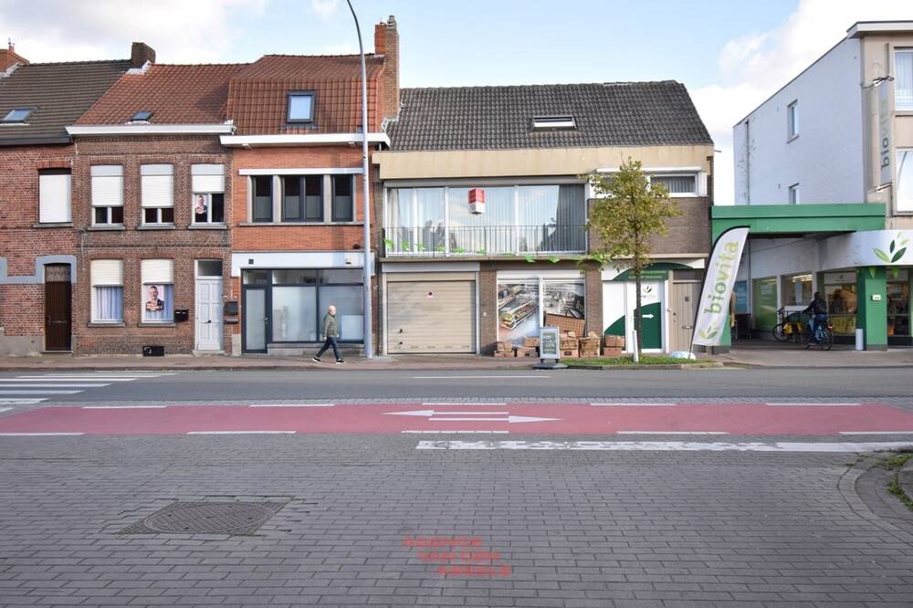 Handelszaak te  koop in Sint-Andries 8200 479000.00€  slaapkamers 160.00m² - Zoekertje 534253