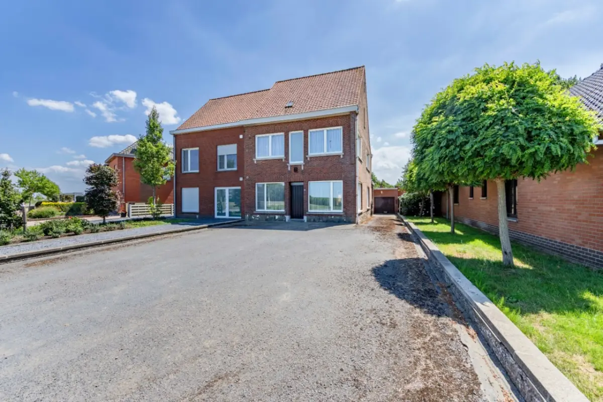 Huis te  koop in Staden 8840 260000.00€ 5 slaapkamers m² - Zoekertje 534139