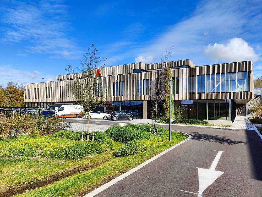 Handelszaak te  huur in Oudenburg 8460 2200.00€  slaapkamers 293.00m² - Zoekertje 533921