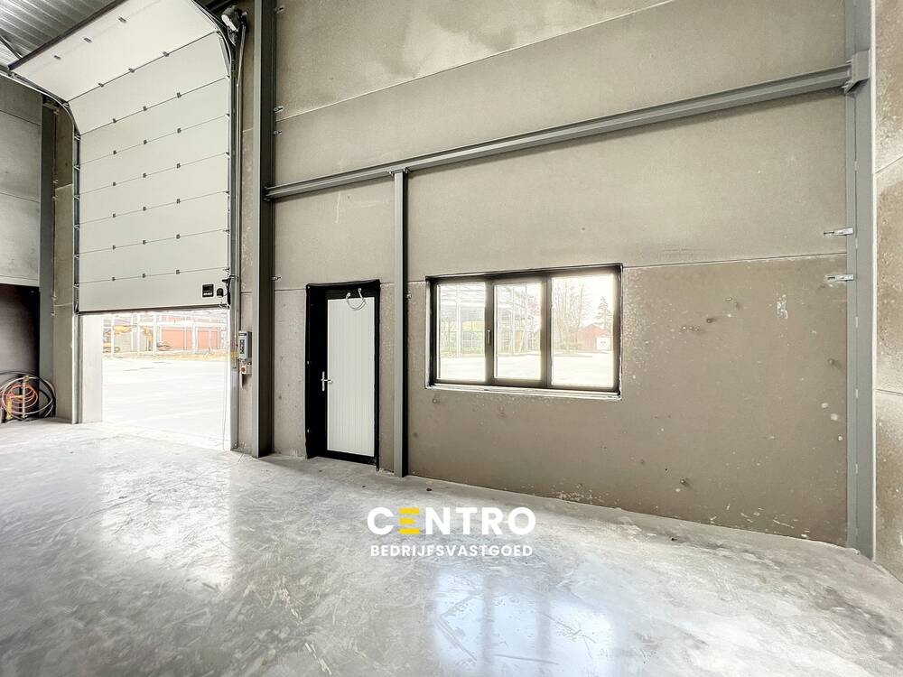 Handelszaak te  huur in Waregem 8790 0.00€  slaapkamers 220.00m² - Zoekertje 534685