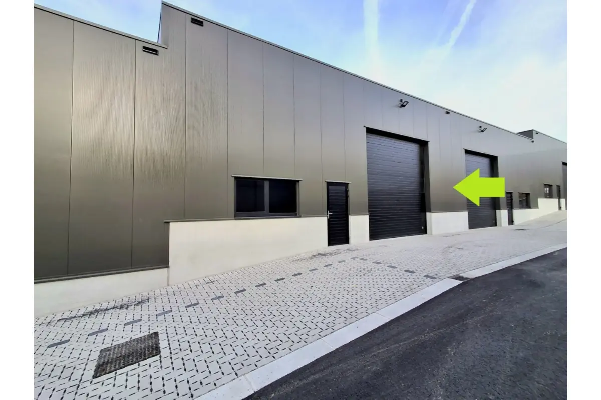 Handelszaak te  huur in Aarsele 8700 900.00€  slaapkamers m² - Zoekertje 536065