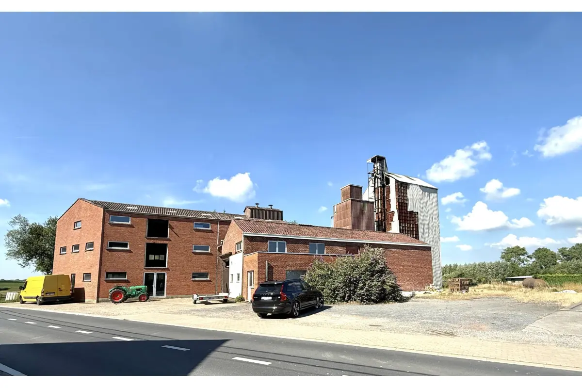 Handelszaak te  koop in Hooglede 8830 545000.00€  slaapkamers 1050.00m² - Zoekertje 537530