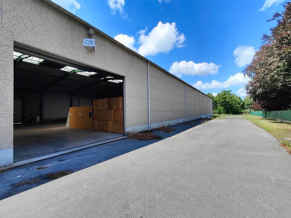 Handelszaak te huur in Beernem 8730 3800.00€ slaapkamers 1944.00m² - Zoekertje 537897