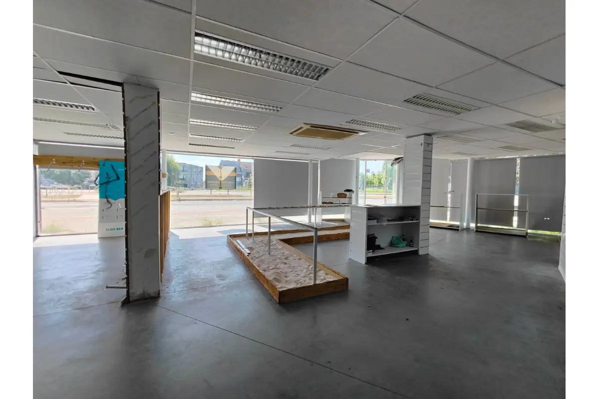 Handelszaak te  koop in Zeebrugge 8380 135000.00€  slaapkamers 123.00m² - Zoekertje 538804