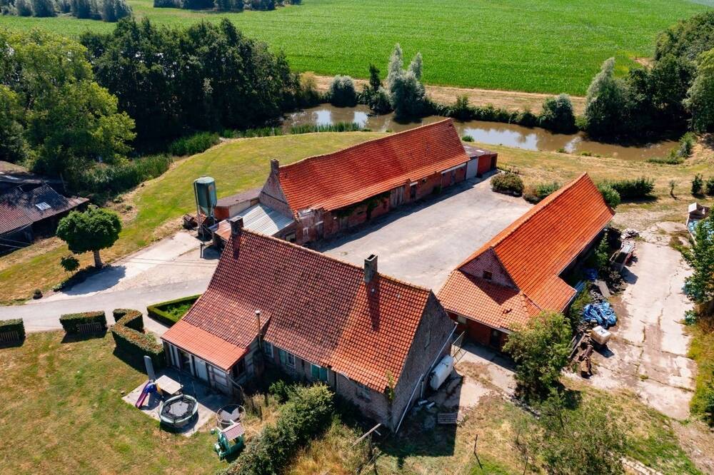 Handelszaak te  koop in Oostvleteren 8640 0.00€  slaapkamers m² - Zoekertje 539614