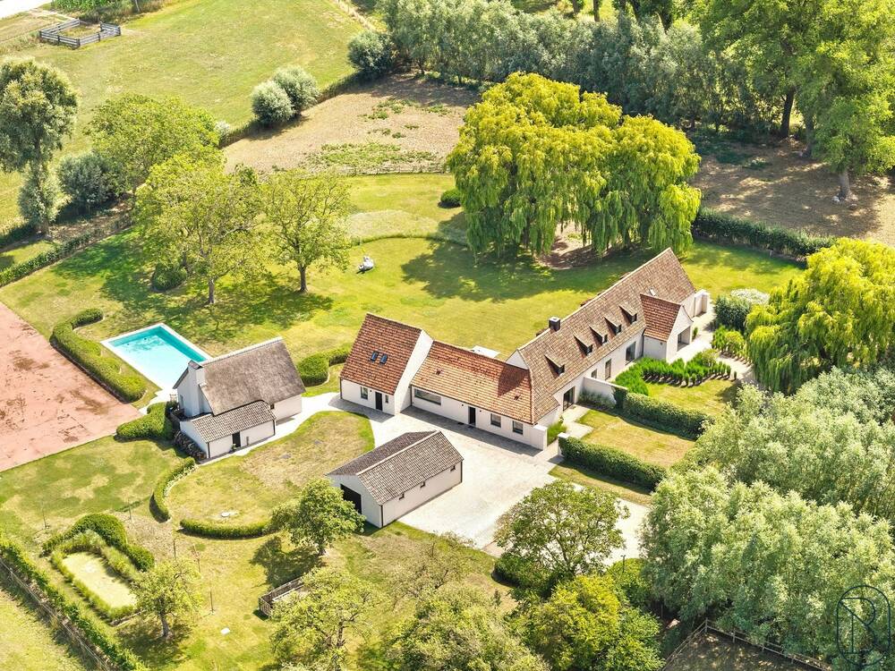 Huis te koop in Damme 8340 0.00€ 5 slaapkamers 426.00m² - Zoekertje 540997