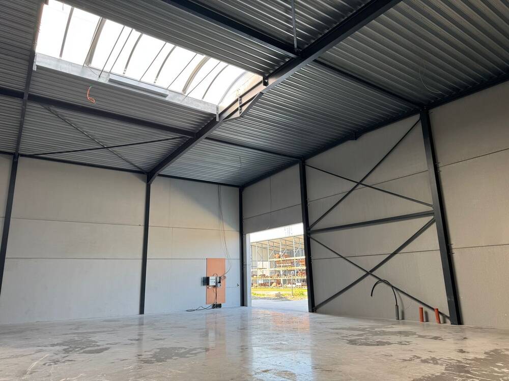 Handelszaak te huur in Oostkamp 8020 1425.00€ slaapkamers 262.00m² - Zoekertje 541163
