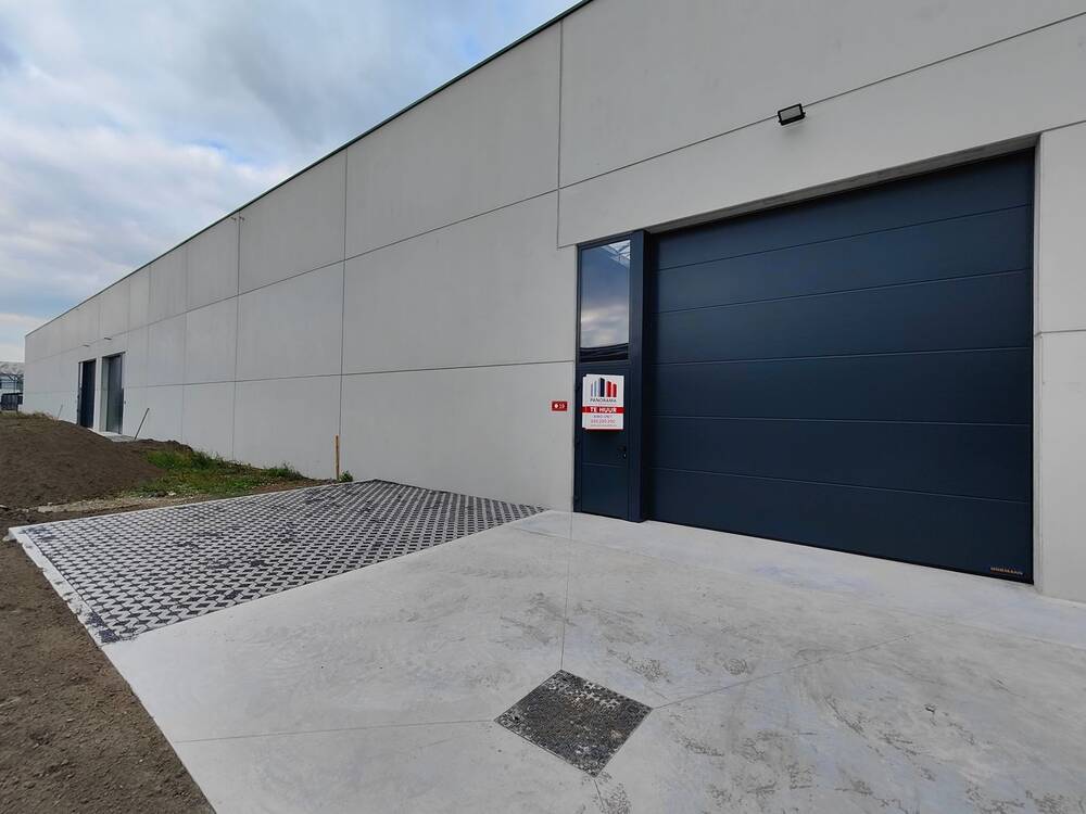 Handelszaak te  huur in Oostkamp 8020 1375.00€  slaapkamers 262.00m² - Zoekertje 541163