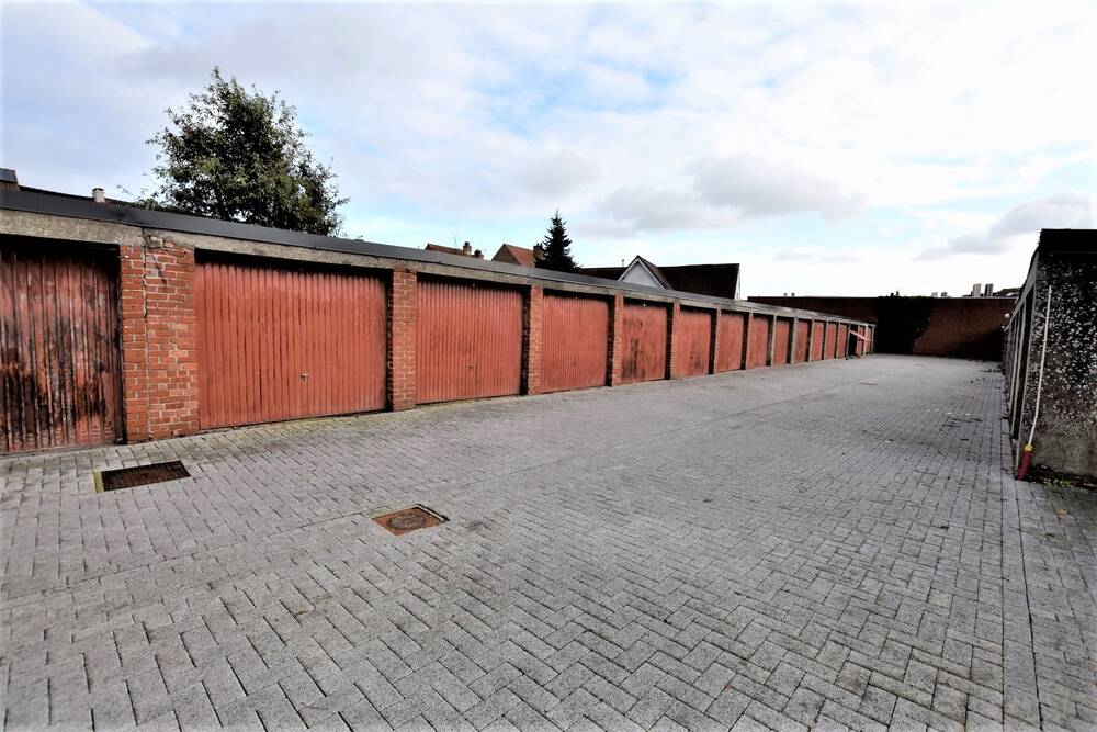 Parking & garage te huur in Assebroek 8310 80.00€ slaapkamers m² - Zoekertje 541657