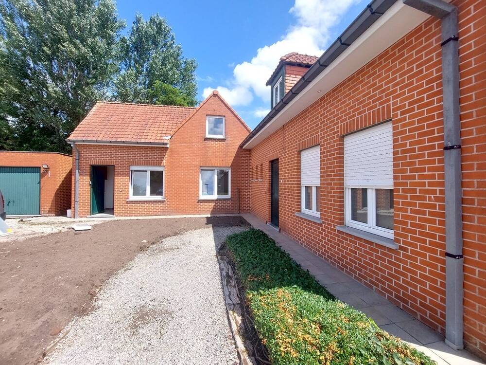 Huis te  huur in Oostrozebeke 8780 720.00€  slaapkamers m² - Zoekertje 542856