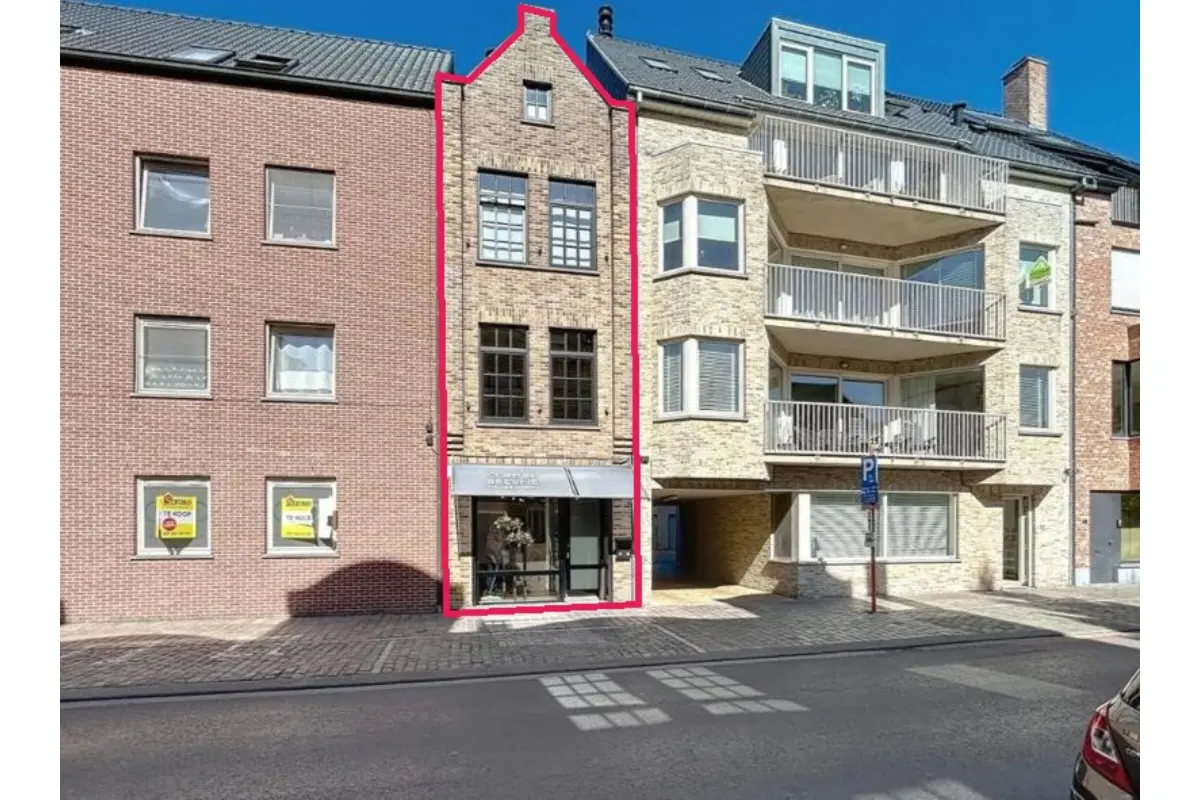 Handelszaak te  koop in Roeselare 8800 299000.00€ 2 slaapkamers 151.00m² - Zoekertje 543047
