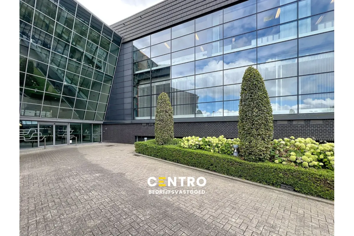 Handelszaak te  huur in Kortrijk 8500 0.00€  slaapkamers 1807.00m² - Zoekertje 543857