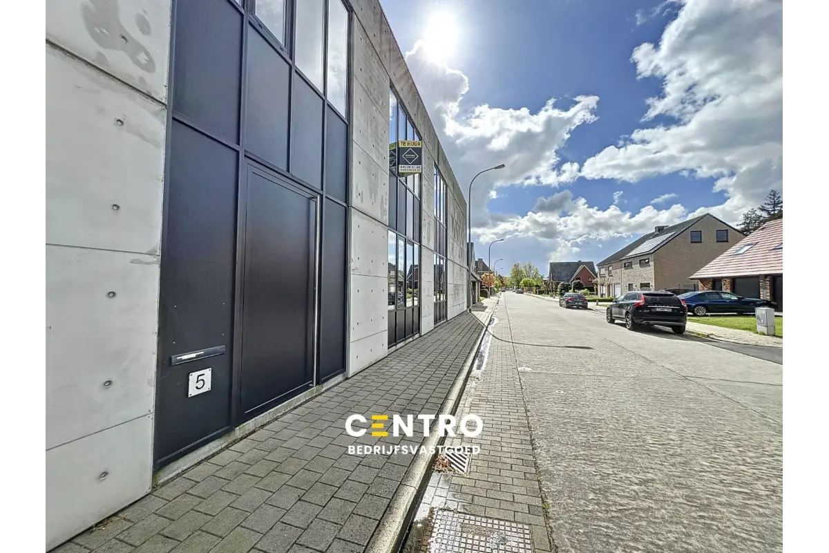 Handelszaak te  huur in Roeselare 8800 0.00€  slaapkamers 388.00m² - Zoekertje 550409