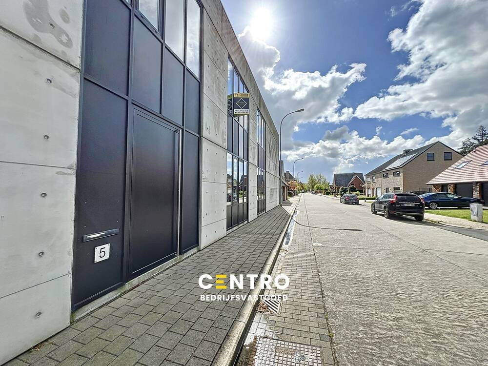 Handelszaak te  huur in Roeselare 8800 0.00€  slaapkamers 388.00m² - Zoekertje 550409