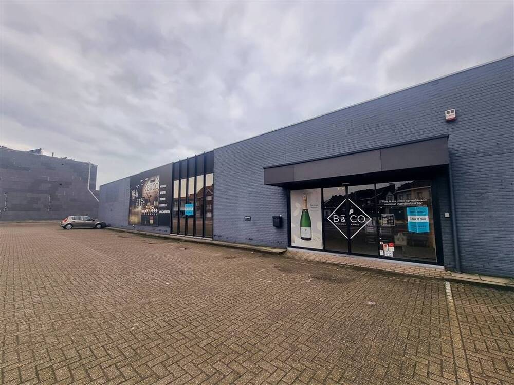 Handelszaak te  huur in Kortrijk 8500 5600.00€  slaapkamers 840.00m² - Zoekertje 550756