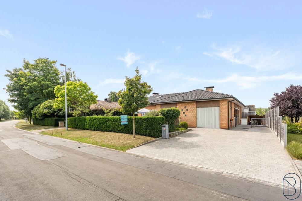 Bungalow te  koop in Sint-Eloois-Vijve 8793 375000.00€ 3 slaapkamers 160.00m² - Zoekertje 553213
