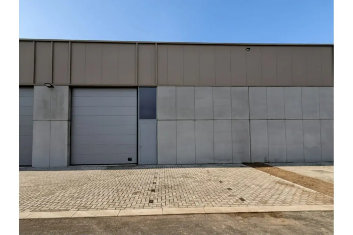 Handelszaak te  huur in Tielt 8700 1100.00€  slaapkamers m² - Zoekertje 552901