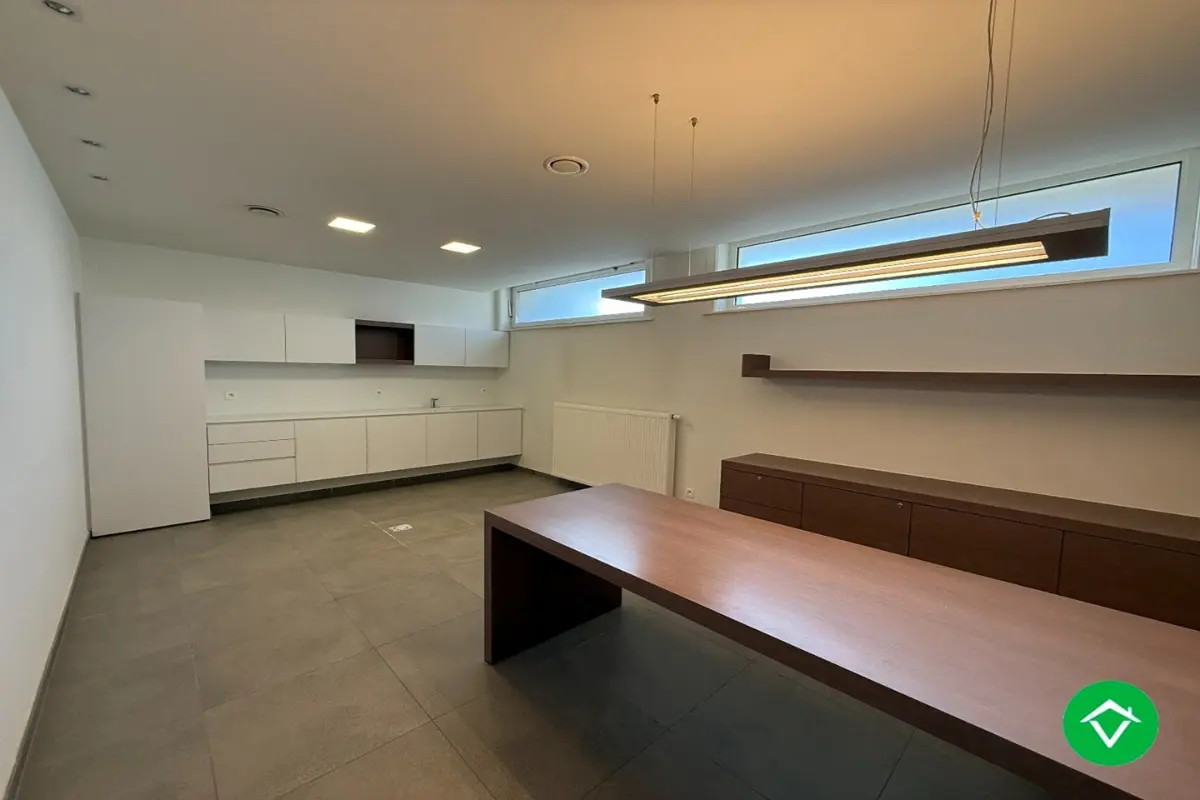 Handelszaak te  huur in Gits 8830 350.00€  slaapkamers 20.00m² - Zoekertje 562013