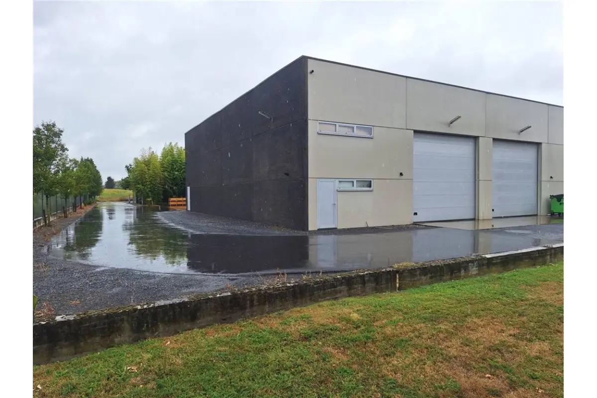 Handelszaak te  huur in Sint-Eloois-Vijve 8793 800.00€  slaapkamers m² - Zoekertje 564815