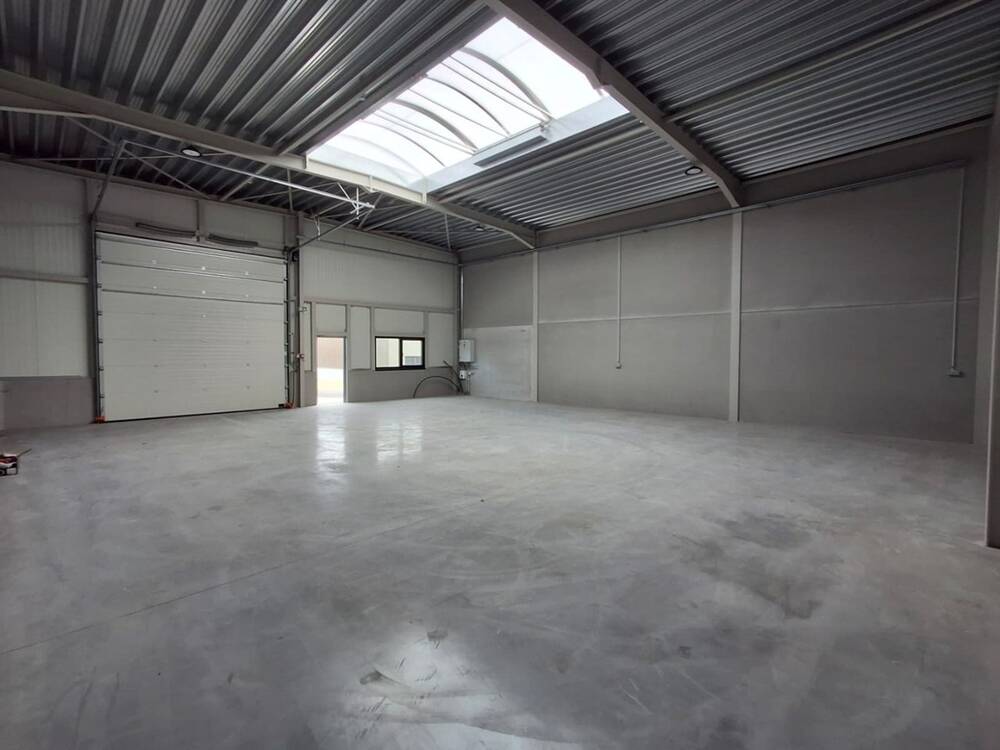 Handelszaak te  huur in Aarsele 8700 890.00€  slaapkamers m² - Zoekertje 566530