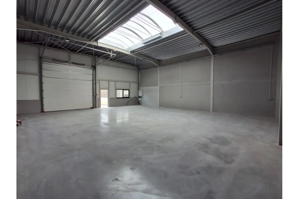 Handelszaak te  huur in Aarsele 8700 890.00€  slaapkamers m² - Zoekertje 566530