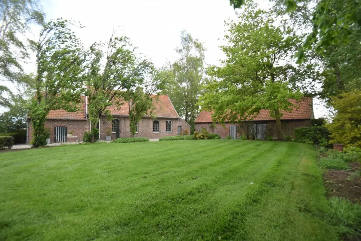 Handelszaak te  huur in Ardooie 8850 1295.00€ 4 slaapkamers 231.00m² - Zoekertje 566524