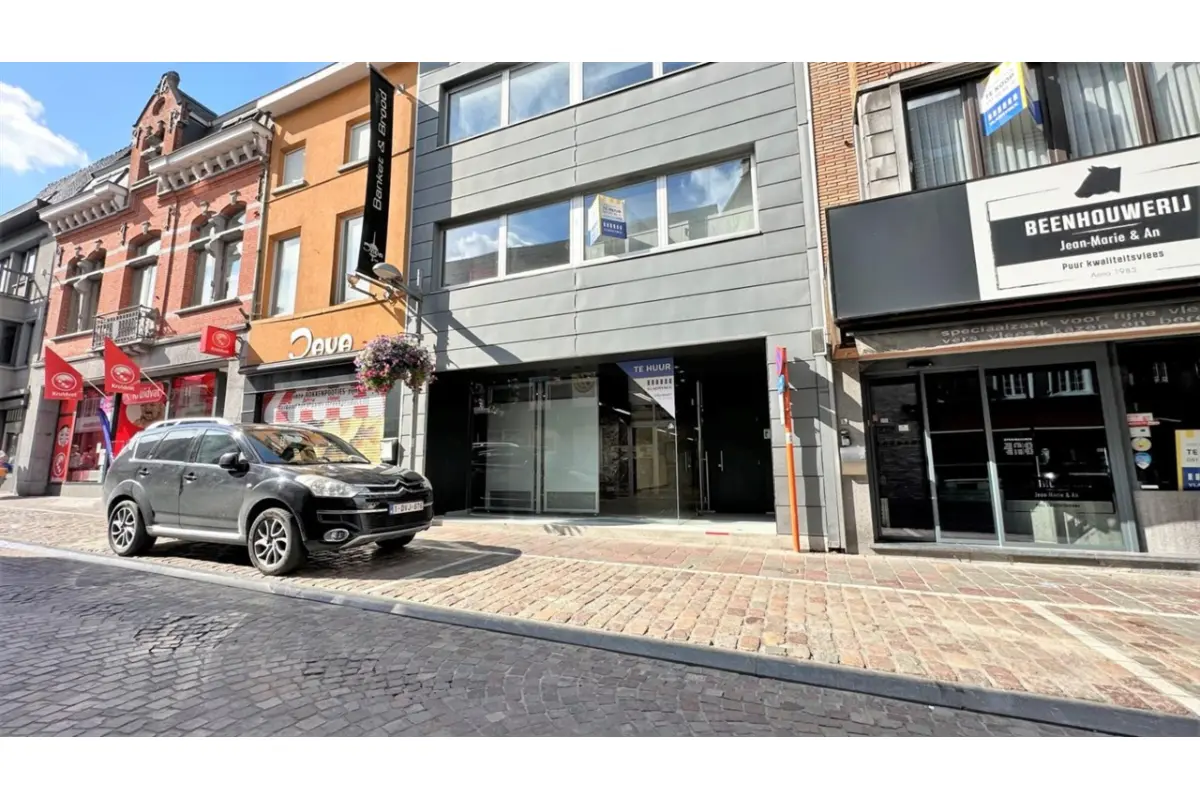 Handelszaak te  huur in Aarsele 8700 2400.00€  slaapkamers m² - Zoekertje 570042