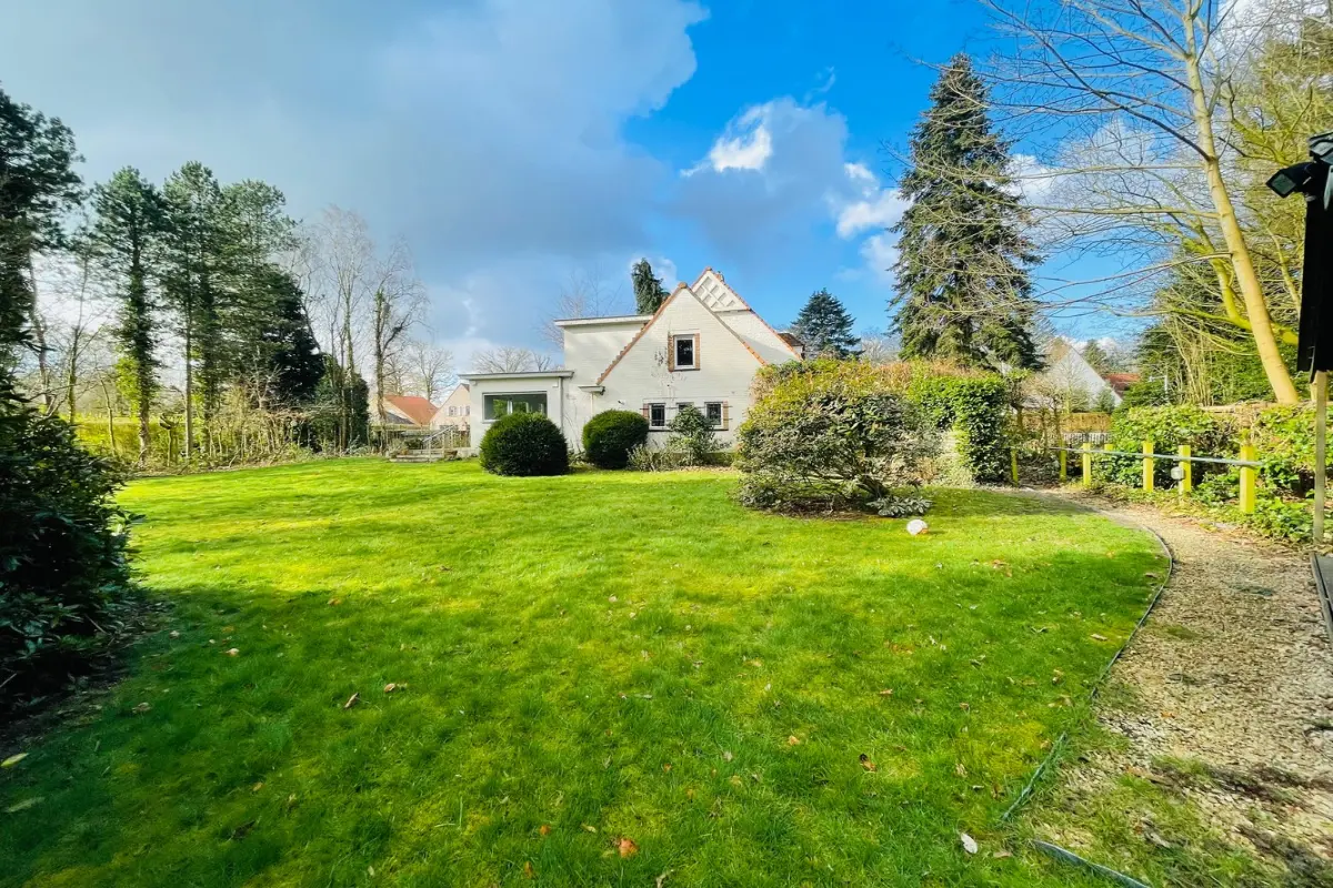 Huis te  huur in Sint-Andries 8200 2500.00€  slaapkamers m² - Zoekertje 568893