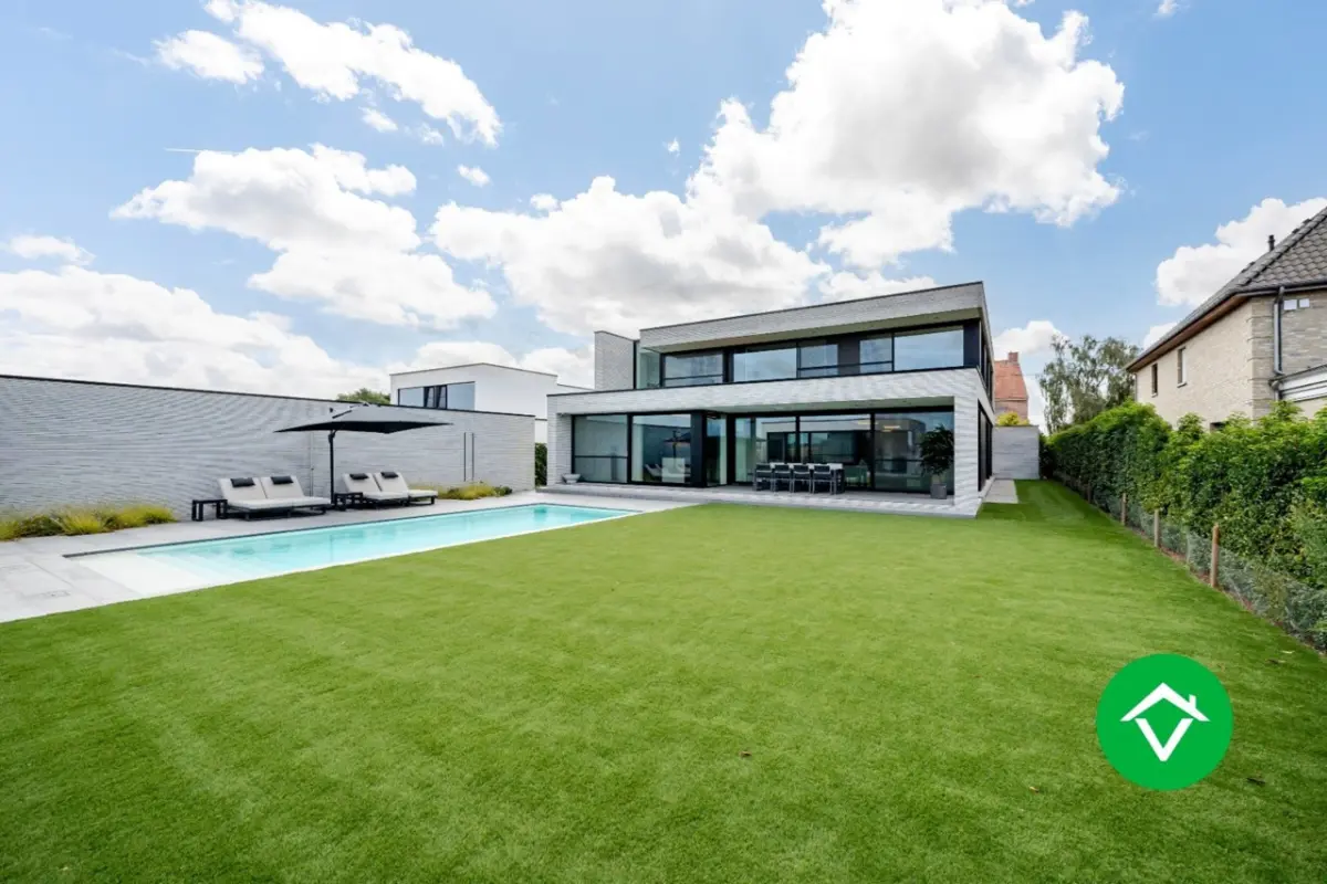 Villa te  koop in Koekelare 8680 0.00€ 5 slaapkamers 500.00m² - Zoekertje 568711