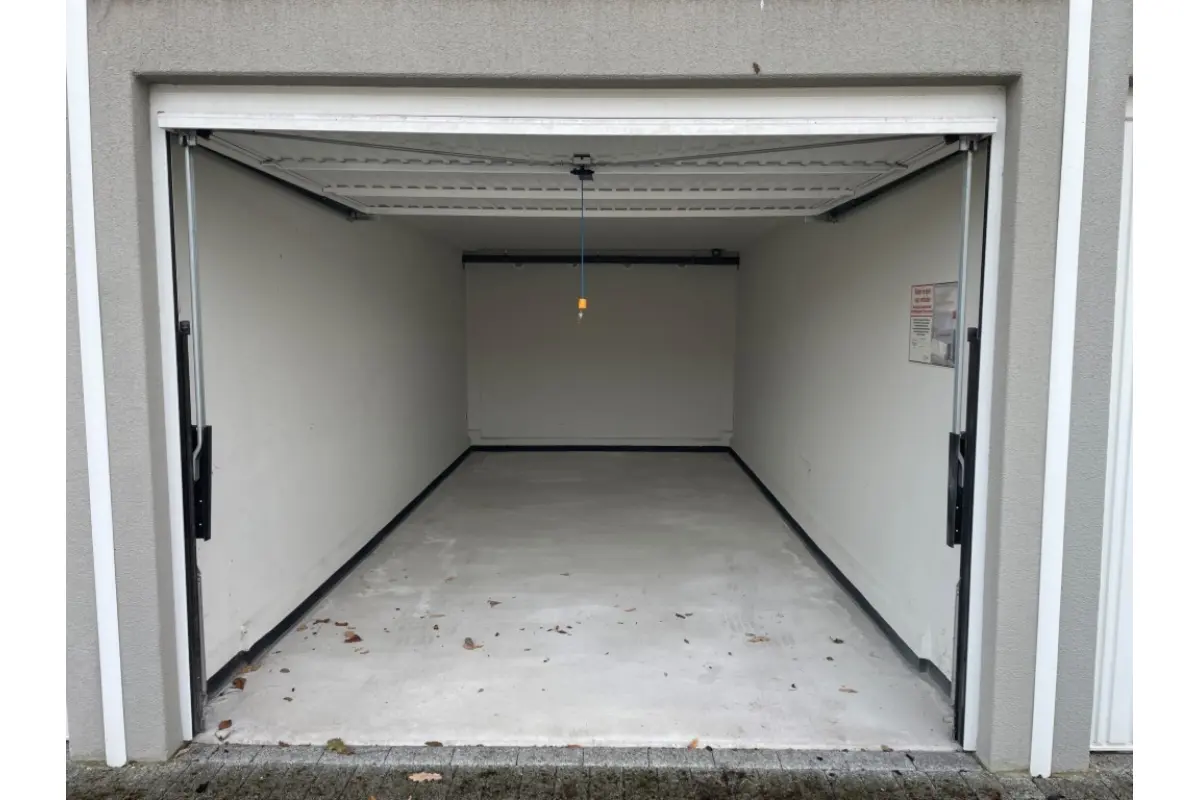 Parking & garage te  huur in Sint-Kruis 8310 95.00€  slaapkamers m² - Zoekertje 628153