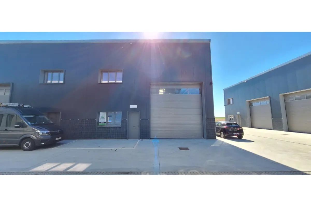 Handelszaak te  huur in Alveringem 8690 700.00€  slaapkamers m² - Zoekertje 569455