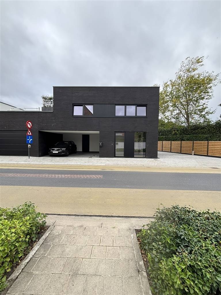 Huis te  huur in Oostnieuwkerke 8840 1150.00€ 3 slaapkamers 161.00m² - Zoekertje 571191