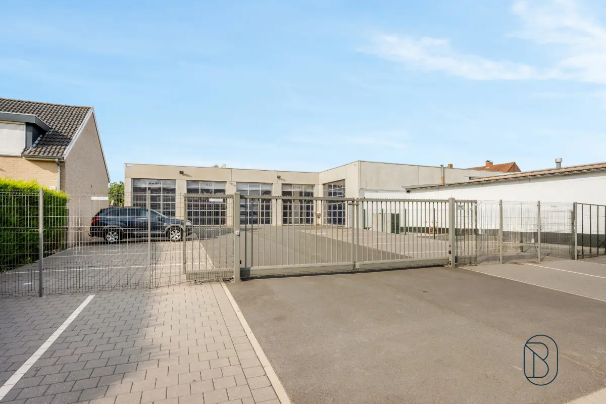 Handelszaak te  koop in Menen 8930 575000.00€  slaapkamers 502.00m² - Zoekertje 571005