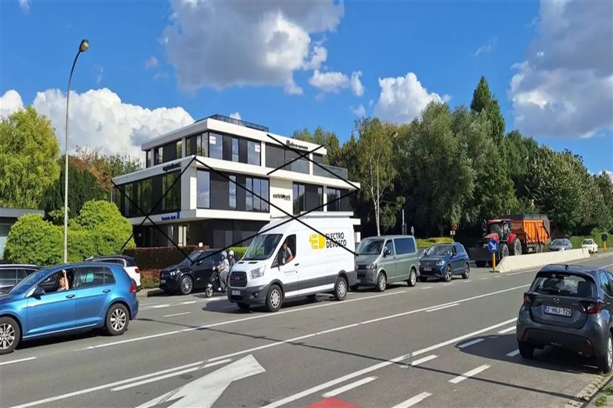 Handelszaak te  huur in Kortrijk 8500 1200.00€  slaapkamers m² - Zoekertje 571267