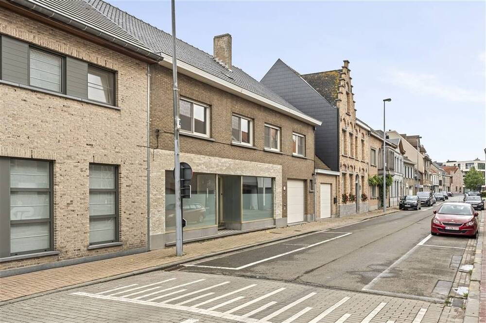 Huis te koop in Oostnieuwkerke 8840 275000.00€ 5 slaapkamers m² - Zoekertje 571852