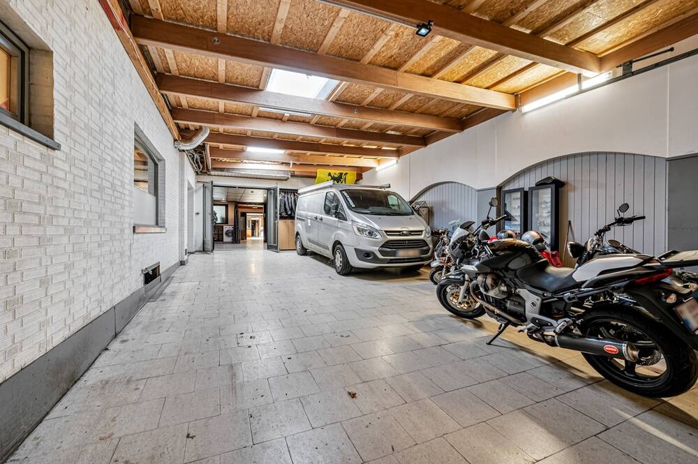 Handelszaak te  koop in Harelbeke 8530 349000.00€ 3 slaapkamers 491.00m² - Zoekertje 571733
