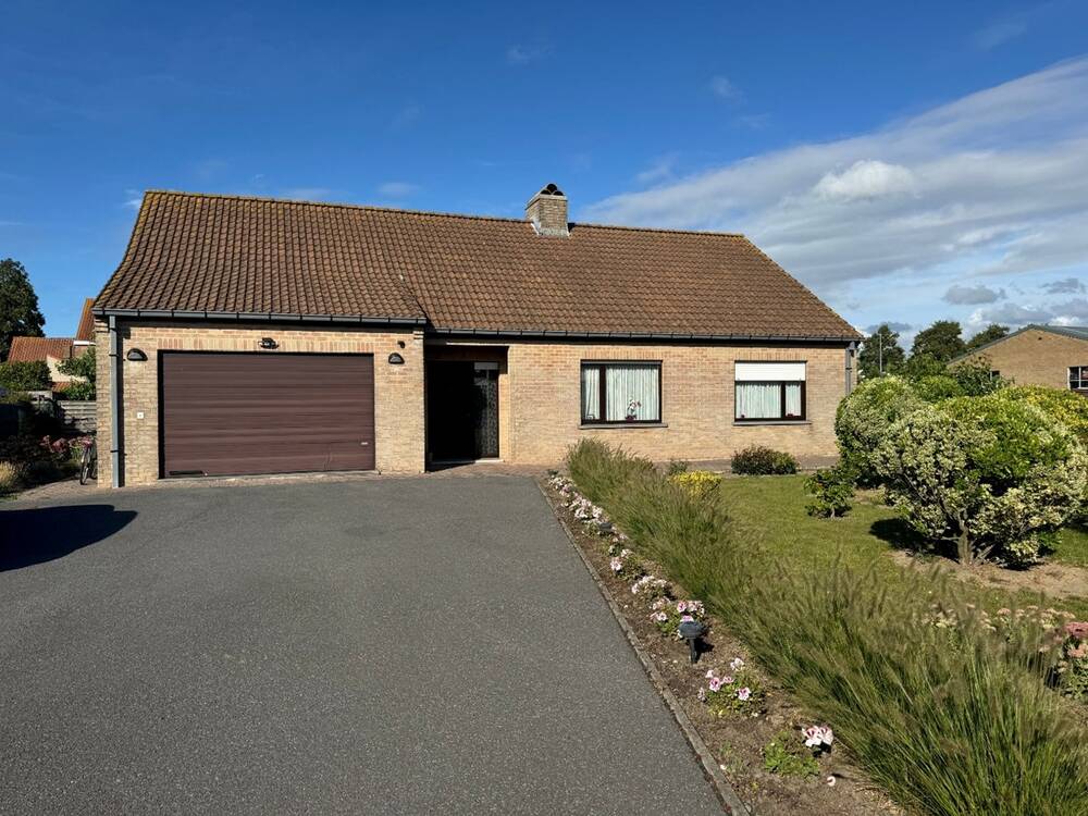 Huis te  huur in Veurne 8630 1100.00€ 2 slaapkamers 267.00m² - Zoekertje 572680