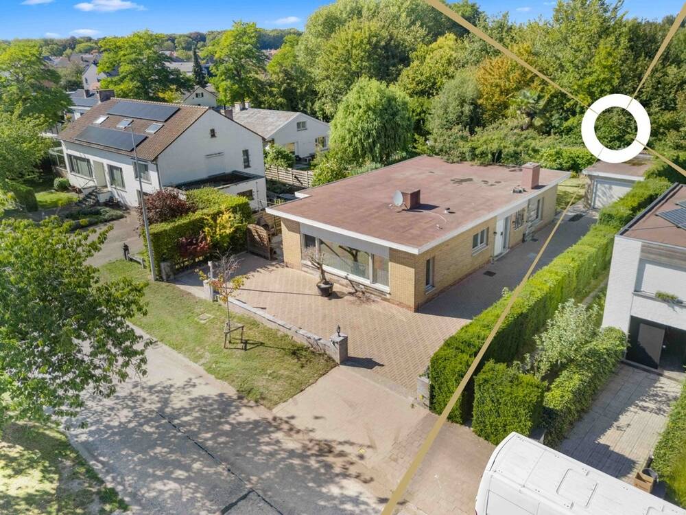 Huis te koop in Sint-Michiels 8200 299000.00€ 3 slaapkamers m² - Zoekertje 573823