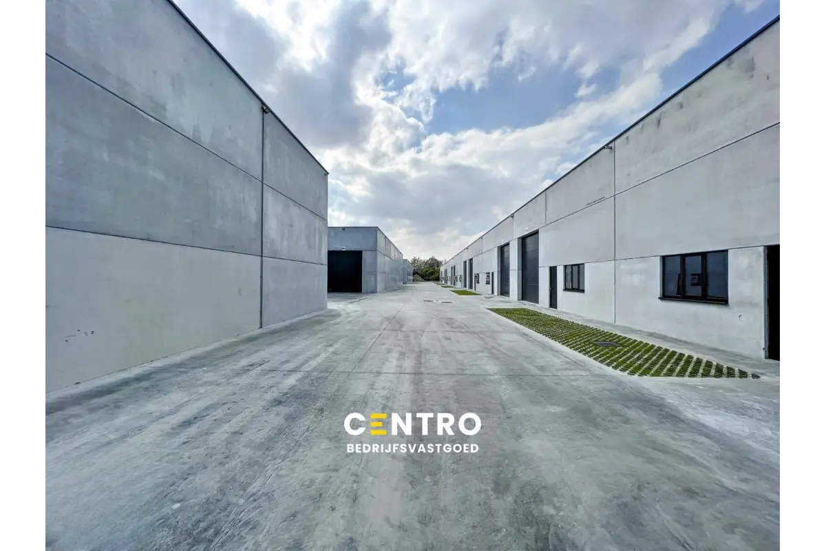 Handelszaak te  huur in Waregem 8790 0.00€  slaapkamers 265.00m² - Zoekertje 573185