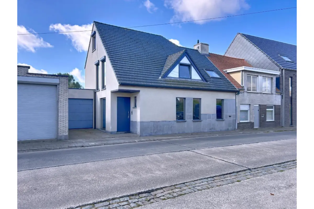 Huis te  koop in Oostnieuwkerke 8840 399000.00€ 3 slaapkamers 272.00m² - Zoekertje 573227