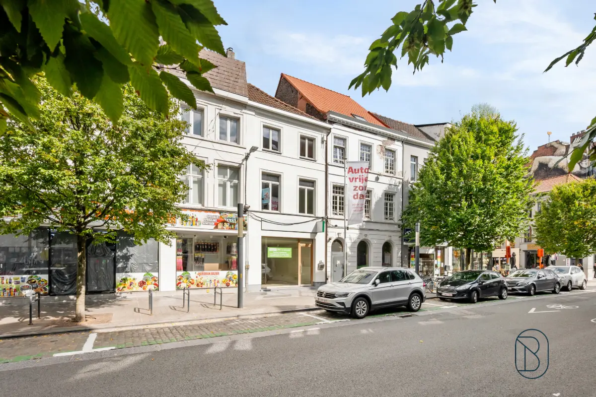 Appartementsgebouw te  koop in Kortrijk 8500 395000.00€  slaapkamers 235.00m² - Zoekertje 575305