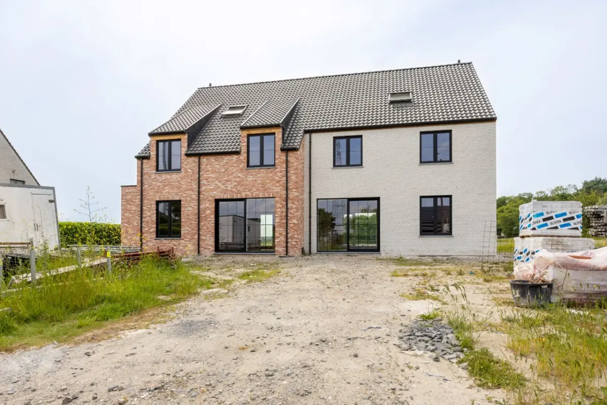 Huis te koop in Meulebeke 8760 433780.00€ 3 slaapkamers 231.00m² - Zoekertje 575402