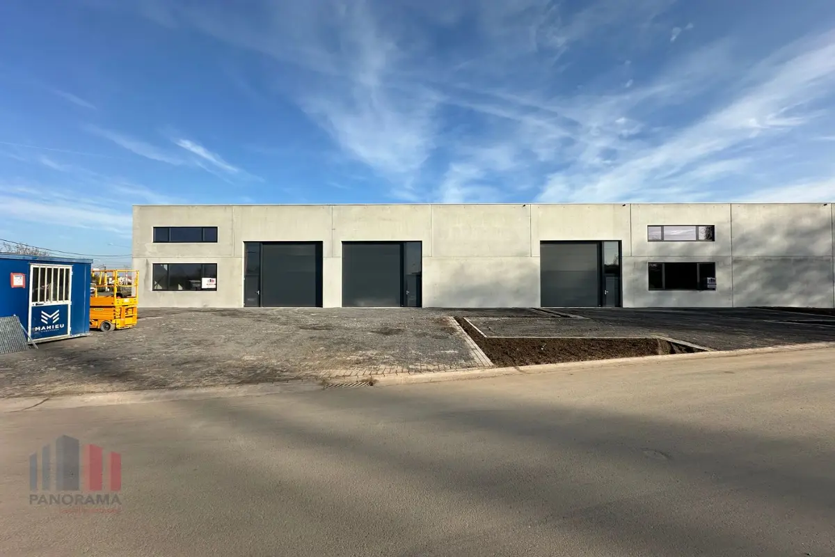 Handelszaak te  koop in Vichte 8570 327664.00€  slaapkamers 215.00m² - Zoekertje 576751