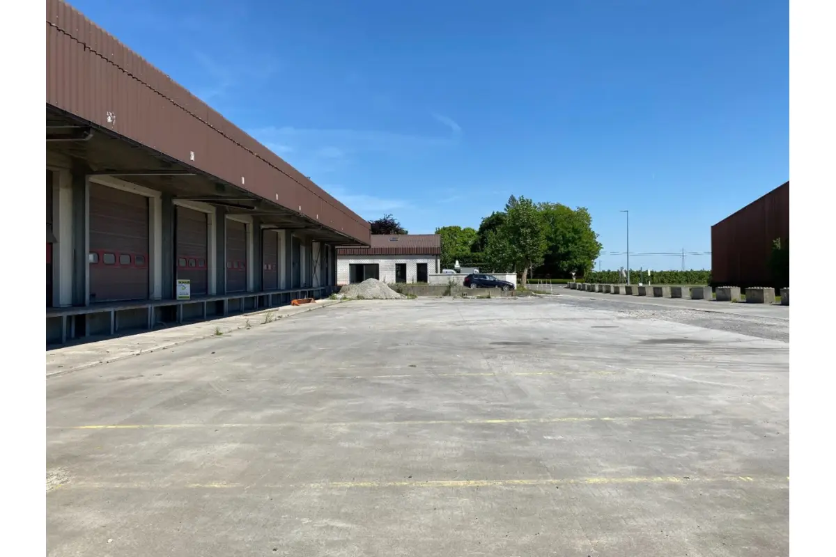 Handelszaak te  huur in Ardooie 8850 500.00€  slaapkamers m² - Zoekertje 577185