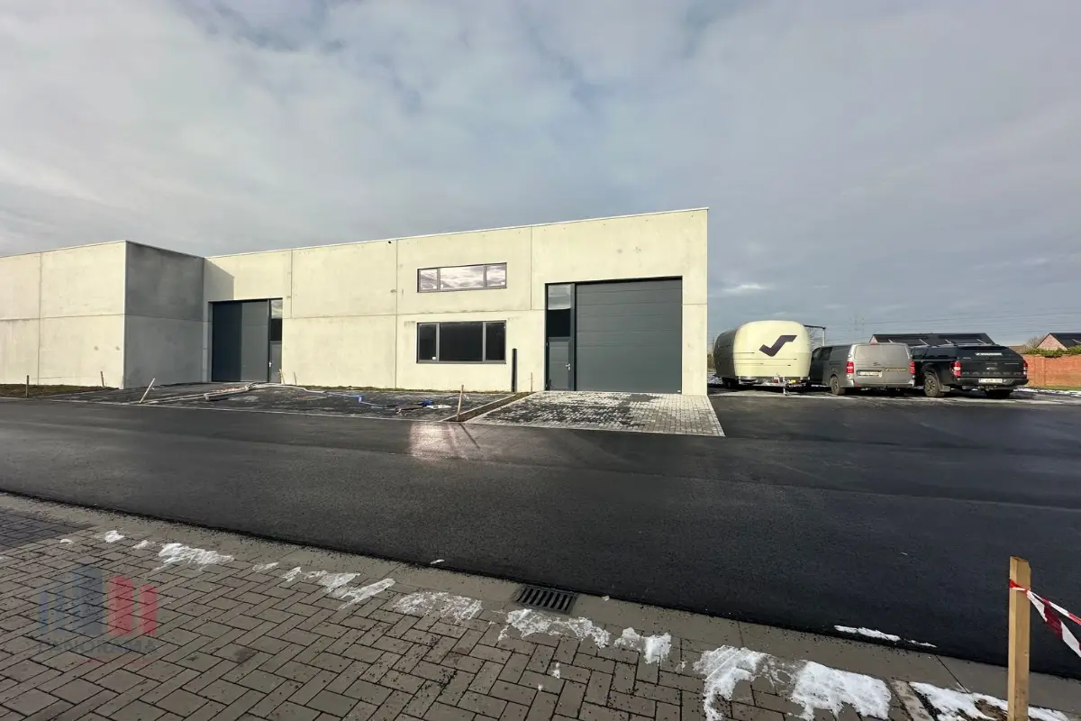 Handelszaak te  koop in Vichte 8570 521646.00€  slaapkamers 360.00m² - Zoekertje 576750